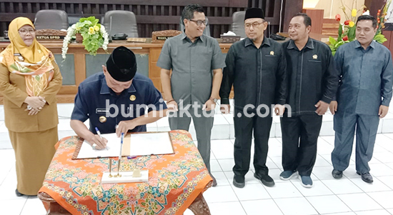 DPRD-Setujui-Rancangan-Awal-Pembangunan-Situbondo-Hingga-2045